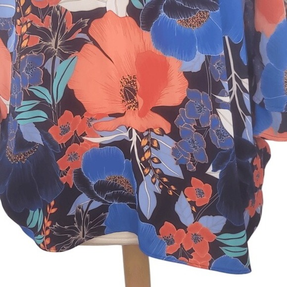 Avenue‎ Blue Floral V-Neck Blouse - Picture 3 of 14